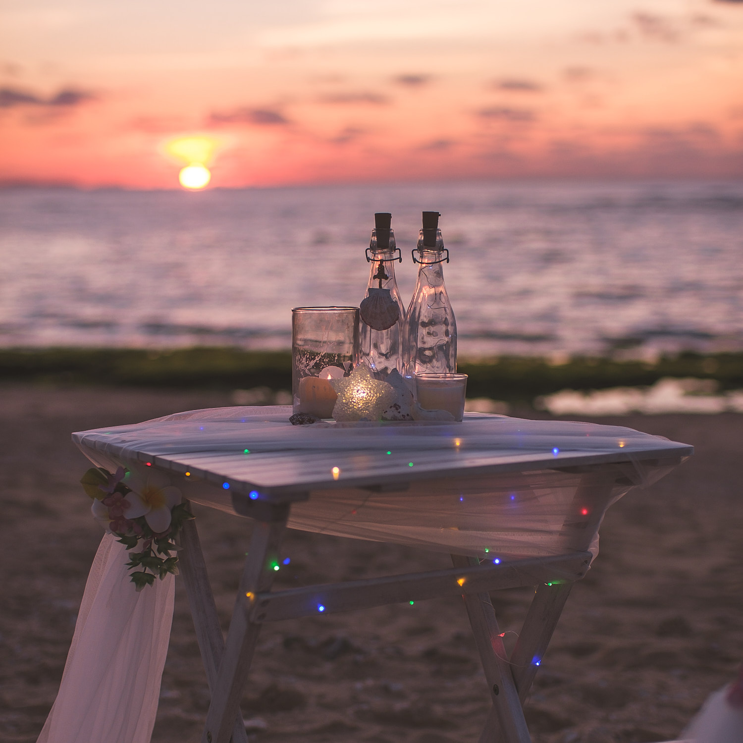 在沖繩的沙灘進行浪漫的求婚